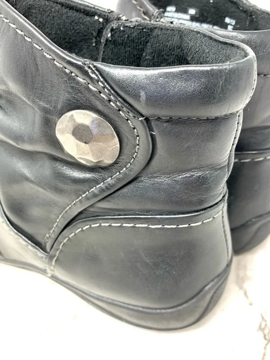 Clarks Kessa Mabel Black Leather Ruched Button Ankle Booties 8 Lagenlook Artsy - Picture 9 of 16